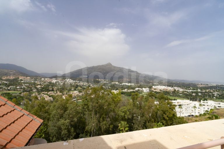 Takvåning till salu i Magna Marbella