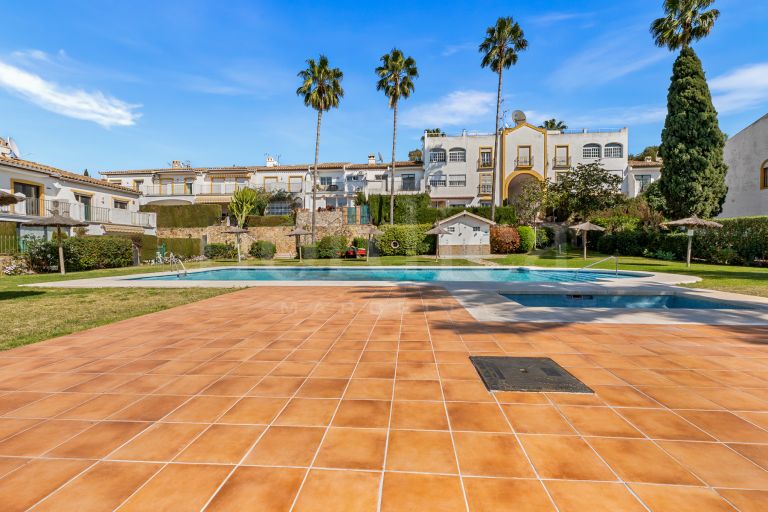 Town House for sale in El Campanario