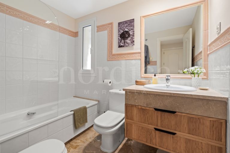 Ground Floor Apartment for sale in Cumbres del Rodeo
