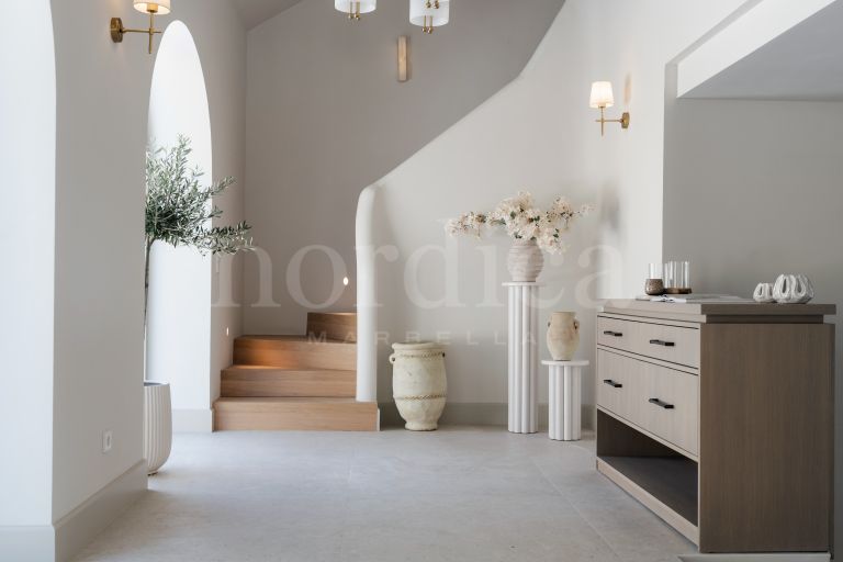 Villa for sale in Nueva Andalucia