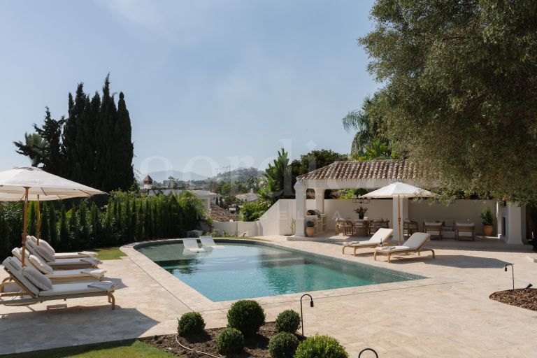 Villa for sale in Nueva Andalucia