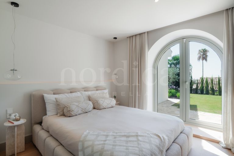 Villa for sale in Nueva Andalucia