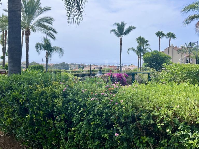 Town House for sale in Paraiso Hills
