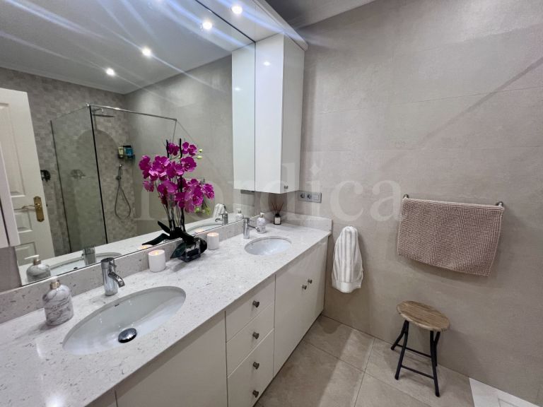 Town House for sale in Paraiso Hills