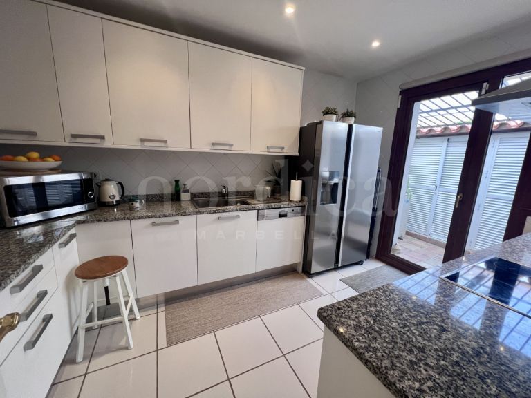 Town House for sale in Paraiso Hills