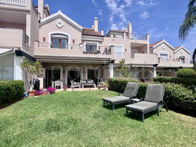 Town House for sale in Paraiso Hills