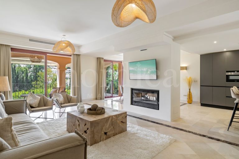 Semi Detached Villa for sale in La Alzambra