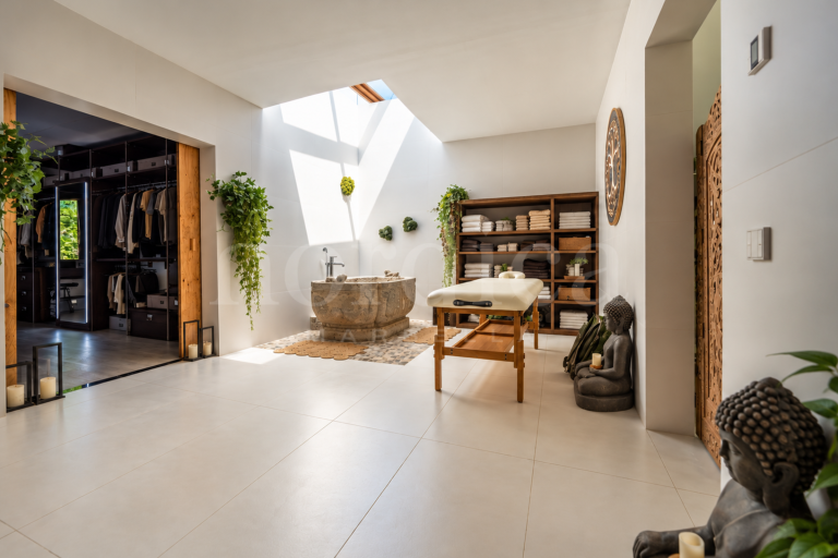 Villa for sale in Monte Halcones