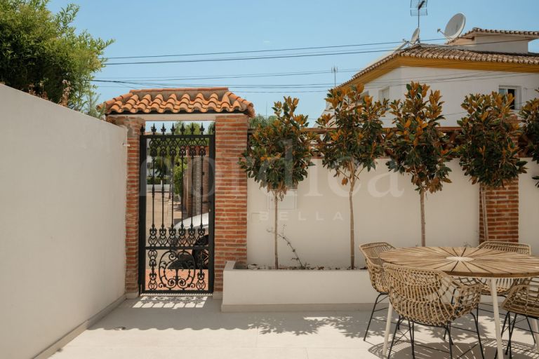 Town House for sale in Las Petunias