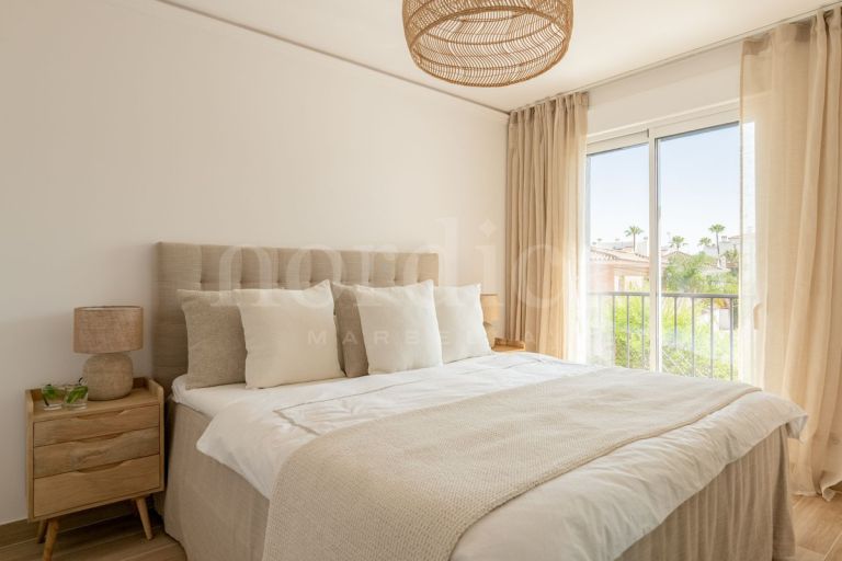 Town House for sale in Las Petunias