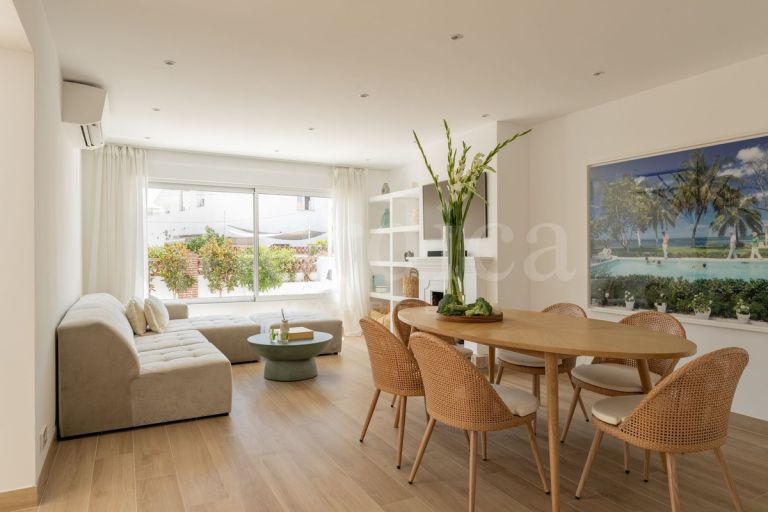 Town House for sale in Las Petunias