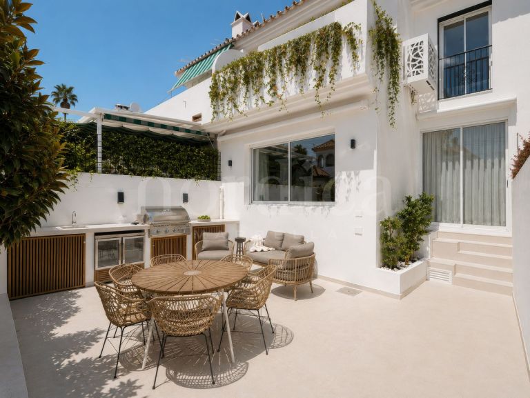 Town House for sale in Las Petunias