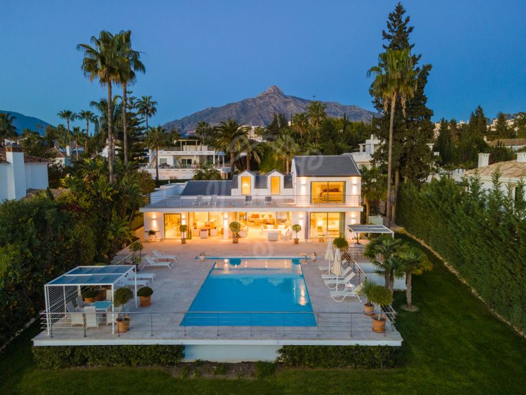 Stunning Villa in Parcelas del Golf , Nueva Andalucía