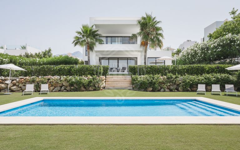 Outstanding 6-bedroom villa in Nueva Andalucia's Golf Valley