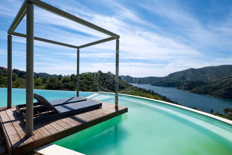 Lakeside contemporary villa with amazing panoramic views
