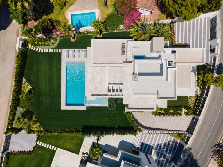 EXCLUSIVE 5 BEDROOM VILLA WITH SEA AND MOUNTAIN VIEWS IN LA CAROLINA.