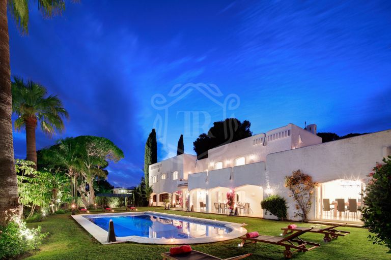 GREAT ANDALUSIAN-MOZARABIC STYLE VILLA CLOSE TO PUERTO BANÚS.
