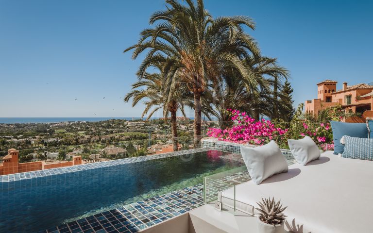 STUNNING DUPLEX PENTHOUSE WITH SEA VIEWS IN LES BELDEVERES, MARBELLA