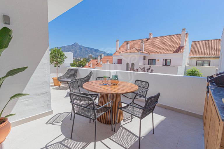 STUNNING RENOVATED APARTMENTWITH ATTENTION TO DETAILS IN NUEVA ANDALUCÍA, MARBELLA.