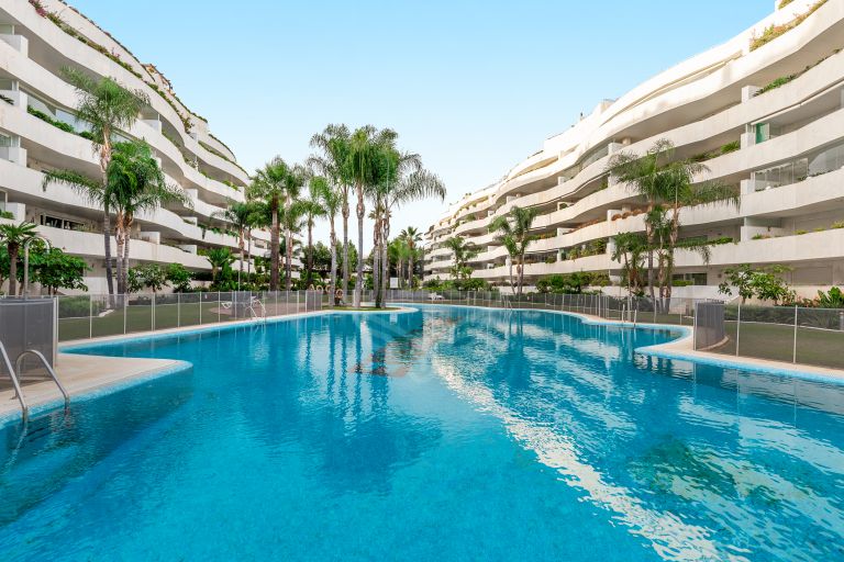 Fantastic ground floor corner apartment in Puerto Banus