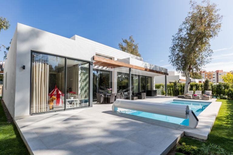 Contemporary villa in New Golden Mile