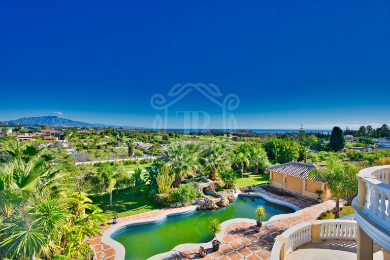 Outstanding villa with panoramic views in New Golden Mile, Estepona