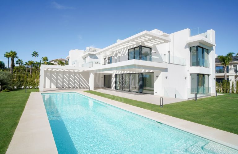 Brand new villa with the sea views in Los Flamingos