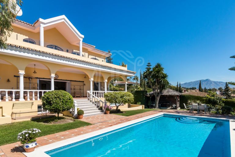 Bright and spacious Villa with panoramic views in Paraiso Alto, Benahavis