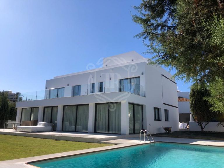 Villa moderna moderna en Nueva Andalucía