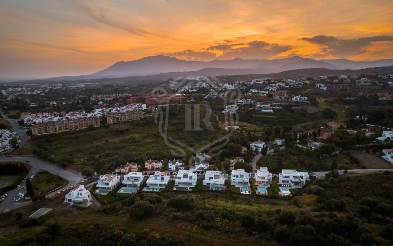 PROYECTO DE 9 LUJOSAS VILLAS DE ESTILO VANGUARDISTA CON TOQUE MEDITERRÁNEO EN LA NUEVA MILLA DE ORO, EL PARAÍSO.