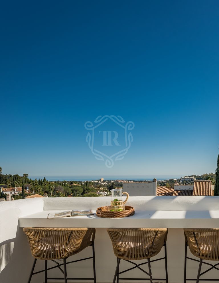 Luxury Duplex Penthouse with Sea Views in Los Naranjos Golf, Nueva Andalucia