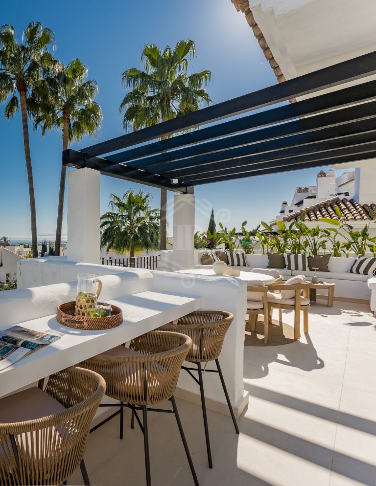 Contemporary Duplex Penthouse with Panoramic Views in La Quinta Village, Nueva Andalucia