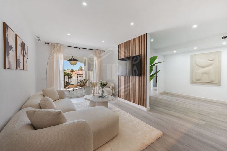 Modern Renovated Apartment in Puerto Golf, Nueva Andalucia