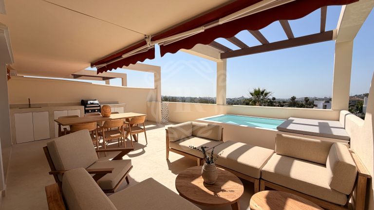 Elegant Three-Bedroom Apartment with Panoramic Views in Palacetes Los Belvederes, Nueva Andalucia