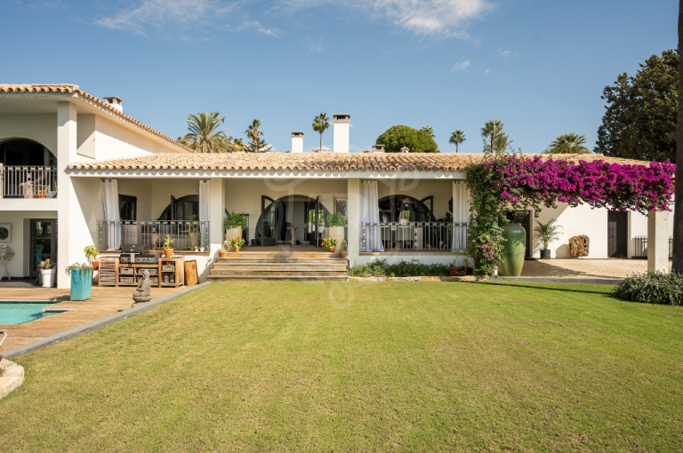 Villa elegante de lujo con vistas al mar y la montaña en Paraiso Alto, Benahavís