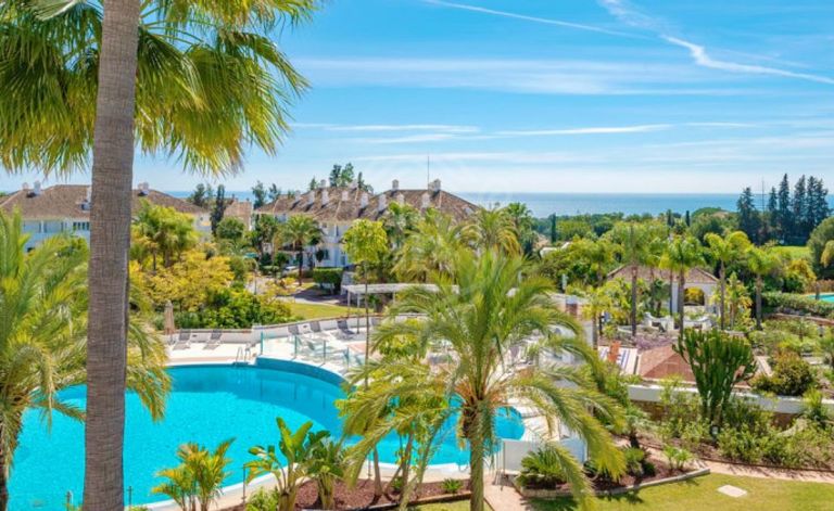 Exclusivo apartamento de lujo en Lomas del Rey, Marbella Golden Mile