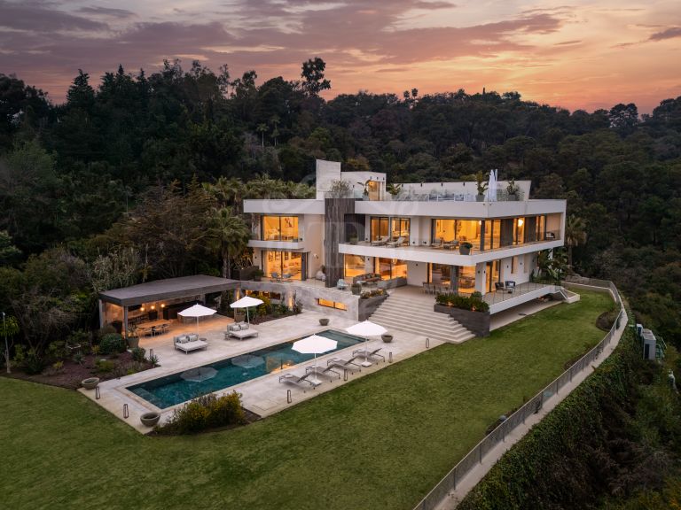 Exquisite Six-Bedroom Villa with Panoramic Views in La Zagaleta, Benahavis