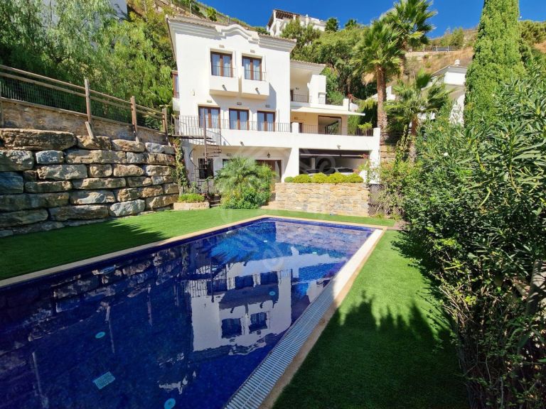Exclusiva villa de lujo con vistas panorámicas en Benahavís, Málaga