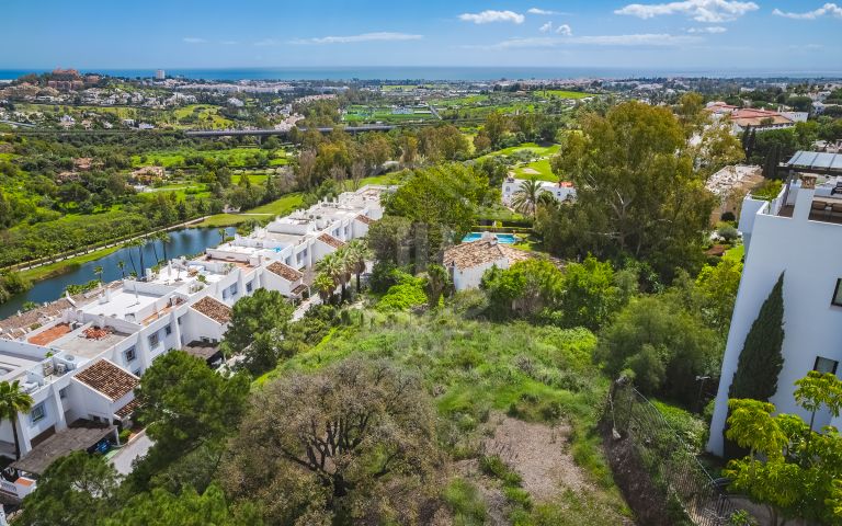 Parcela exclusiva con vistas panorámicas en El Herrojo, Benahavís