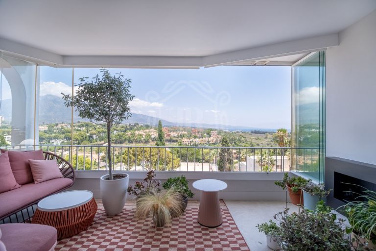 Impresionante Apartamento Moderno en Puerto Banús con Vistas Panorámicas