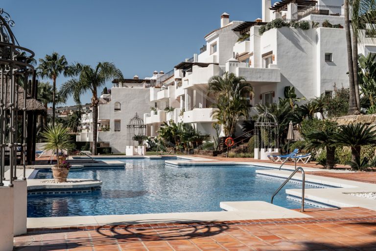 Apartamento Moderno de 3 habitaciones orientación Sur en Nueva Andalucia