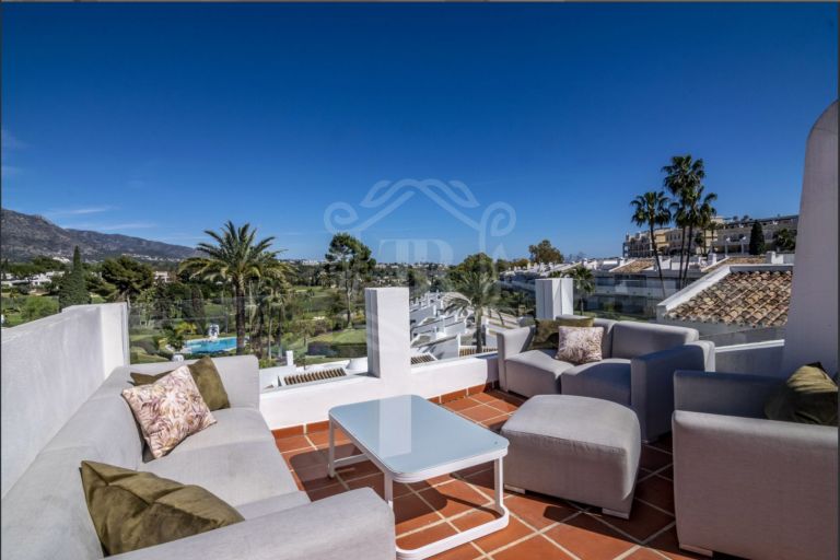 Luxurious Penthouse with 2 Bedrooms, 2 Bathrooms in Los Dragos, Nueva Andalucia, Marbella