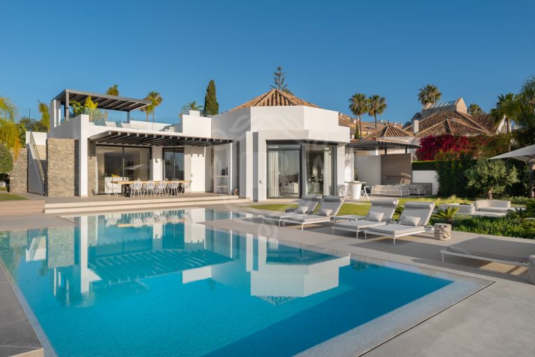 Luxury Frontline Golf Villa in Nueva Andalucía