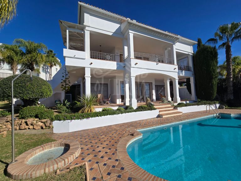 Stunning Luxury Villa with Panoramic Views in Marbella