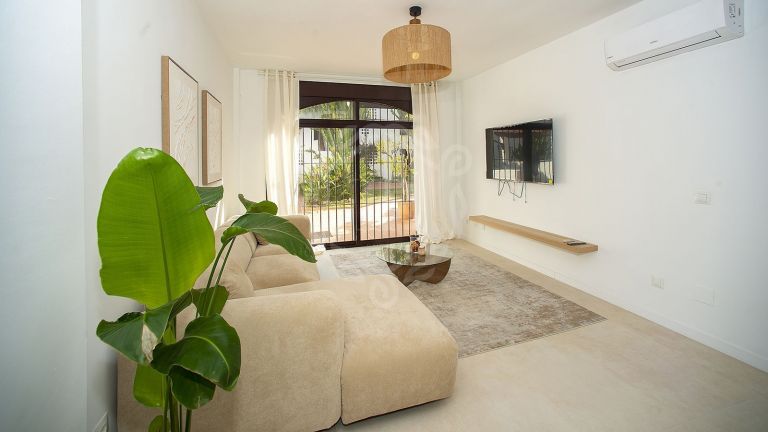 Elegant Ground-Floor Apartment in Nueva Andalucía