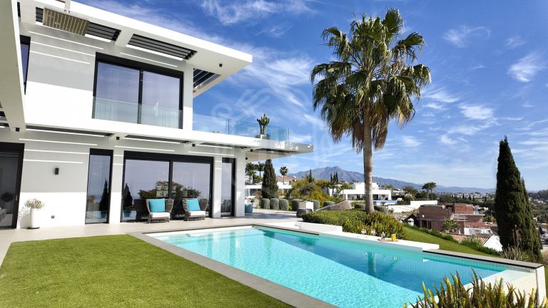 Moderna Villa de Lujo de 4 Habitaciones con Impresionantes Vistas al Mar