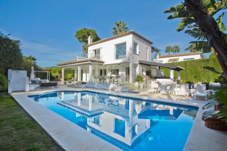 Casa Therese: Elegante Villa de 4 Dormitorios en el Valle del Golf de Marbella