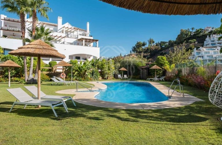 Maravilloso apartamento bajo con vistas a la piscina en Aloha Royal