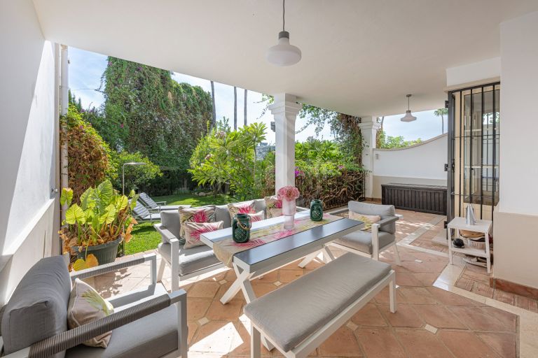 Charming townhouse with views in the heart of Nueva Andalucia's golf valley