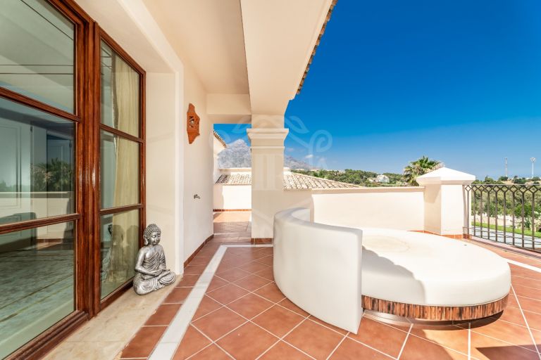Impresionante villa familiar CON VISTAS AL MAR UBICADA en la deseada zona de Nueva Andalucía.